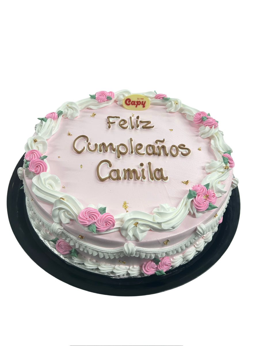 Pastel de cumpleaños rosa con flores
